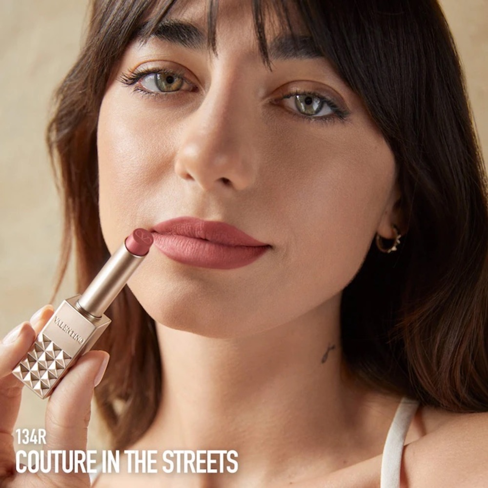 Valentino 
Spike Valentino Buttery Matte Lipstick:134R - Couture In The Streets